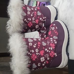Girls  snowboots size 10c